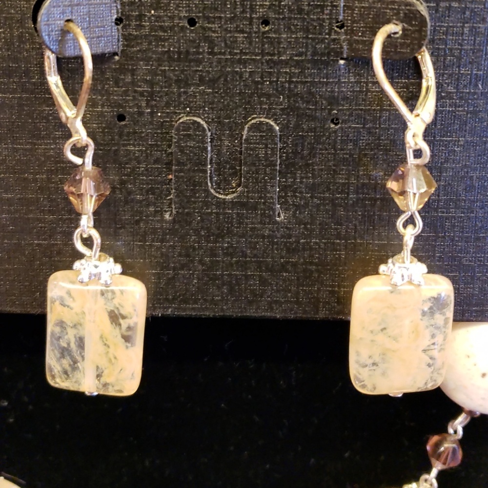 Premier Designs necklace and earrings set - Picture 3 of 4